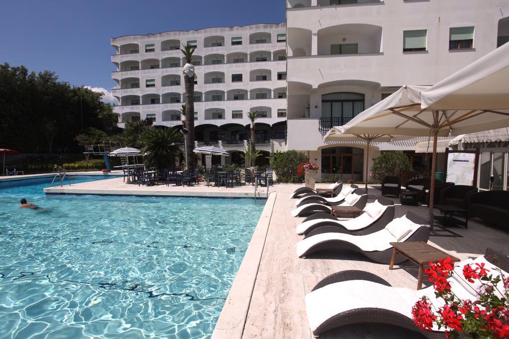 Grand Hotel Don Juan Giulianova Eksteriør bilde